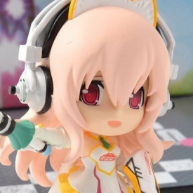 Super Sonico – Figurine Super Sonico Kyun-Chara Racing Miku