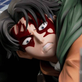 Attack On Titan - Statue...