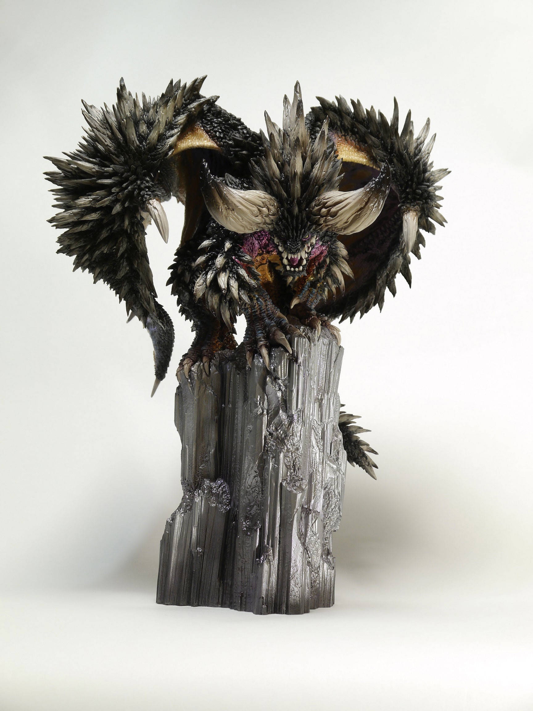 Monster Hunter - Figurine Nergigante CFB Creators Model