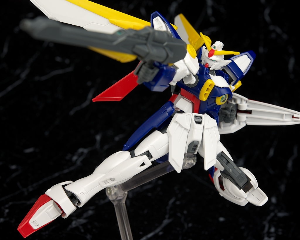 Gundam - Maquette Wing Gundam HGAC 1/144 Gundam - Maquette Wing Gundam HGAC 1/144