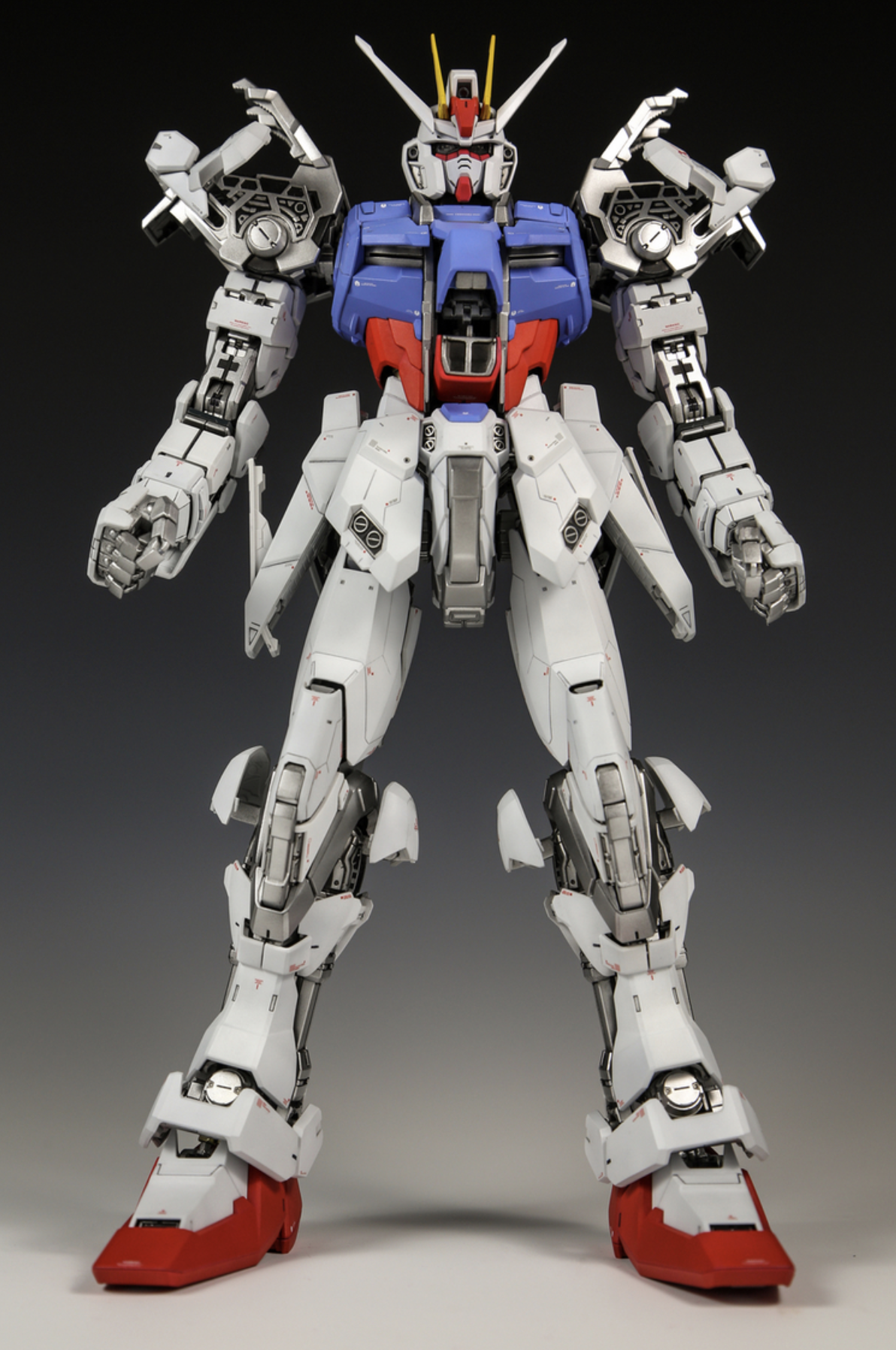 Gundam - Maquette GAT-X105 Strike Gundam O.M.N.I. Enforcer Mobile Suit PG 1/60