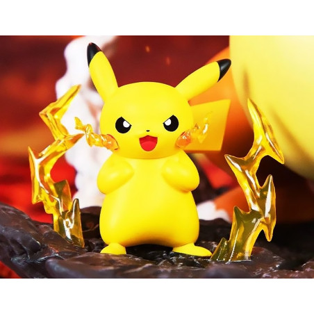 Pokemon - Figurine Diorama Pikachu et Dracaufeu Funism Prime Figure