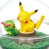 Figurine Pikachu & Chenipan - Pokemon 30th Anniversary - Terrarium Collection 10