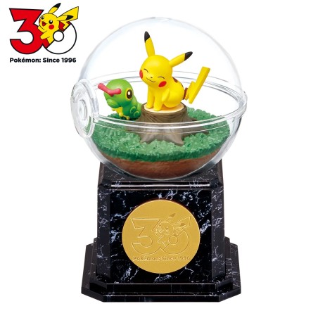 Figurine Pikachu & Chenipan - Pokemon 30th Anniversary - Terrarium Collection 10